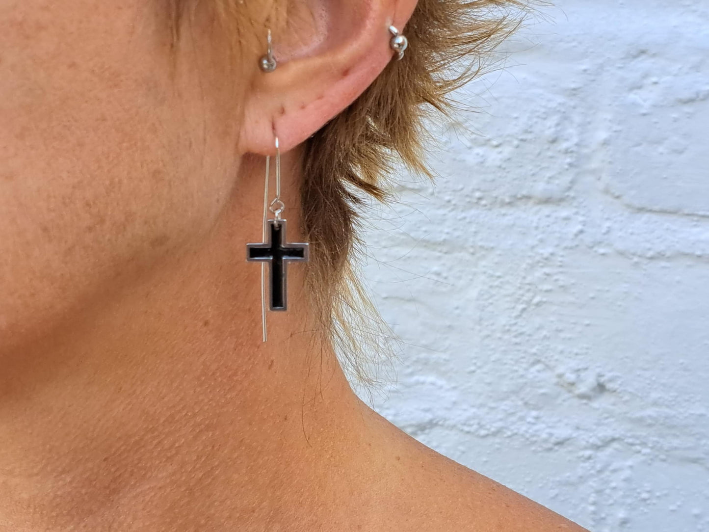 Oorringen Kruis // zilver - zwart