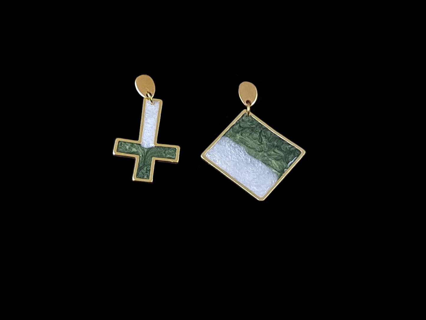 Oorringen Kruis // goud - groen - wit