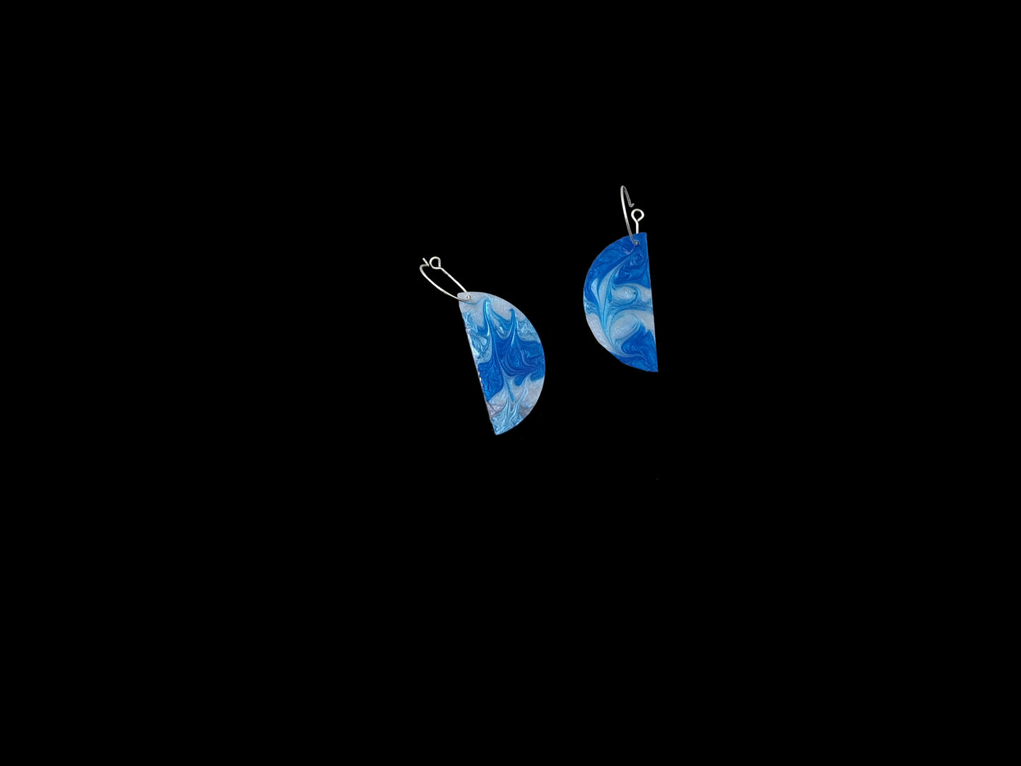 Oorringen halve Cirkel // zilver - blauw - wit